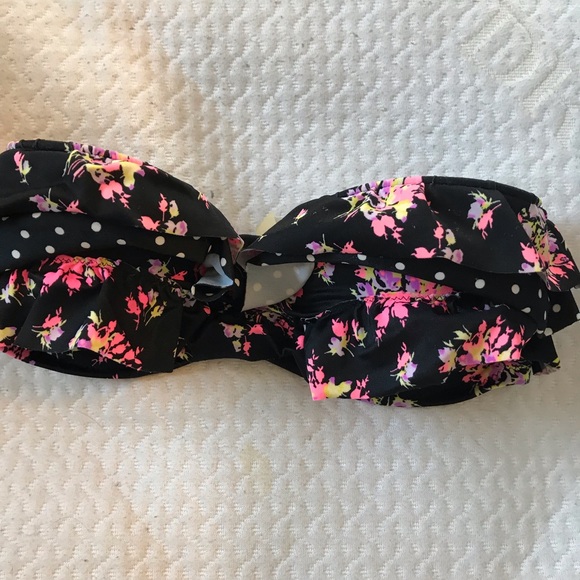 Victoria’s Secret swim top 34b - Picture 2 of 2